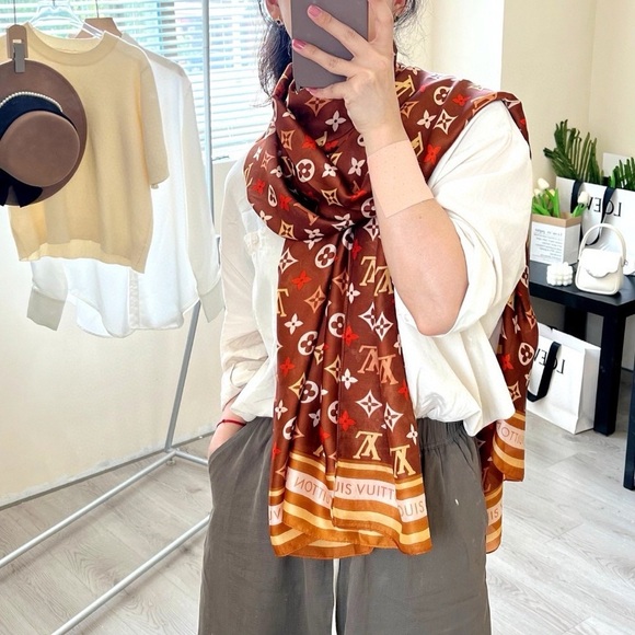 L V Flowers and Leaves Pattern Silk Scarf - Picture 1 of 10